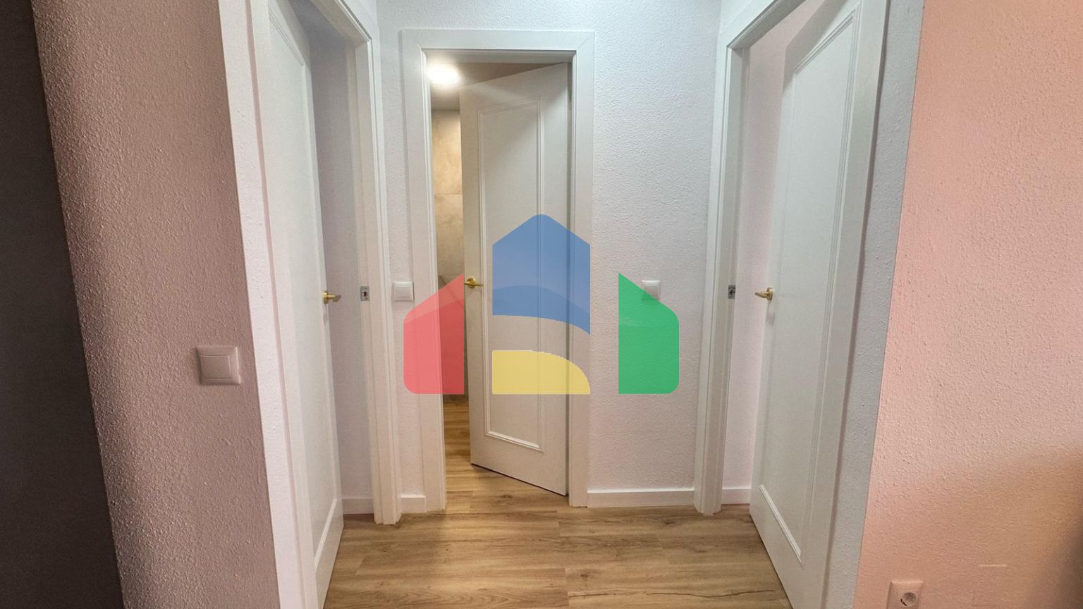 Квартира с бассейном и новым ремонтом: 2 спальни, 500 м. с пляжа