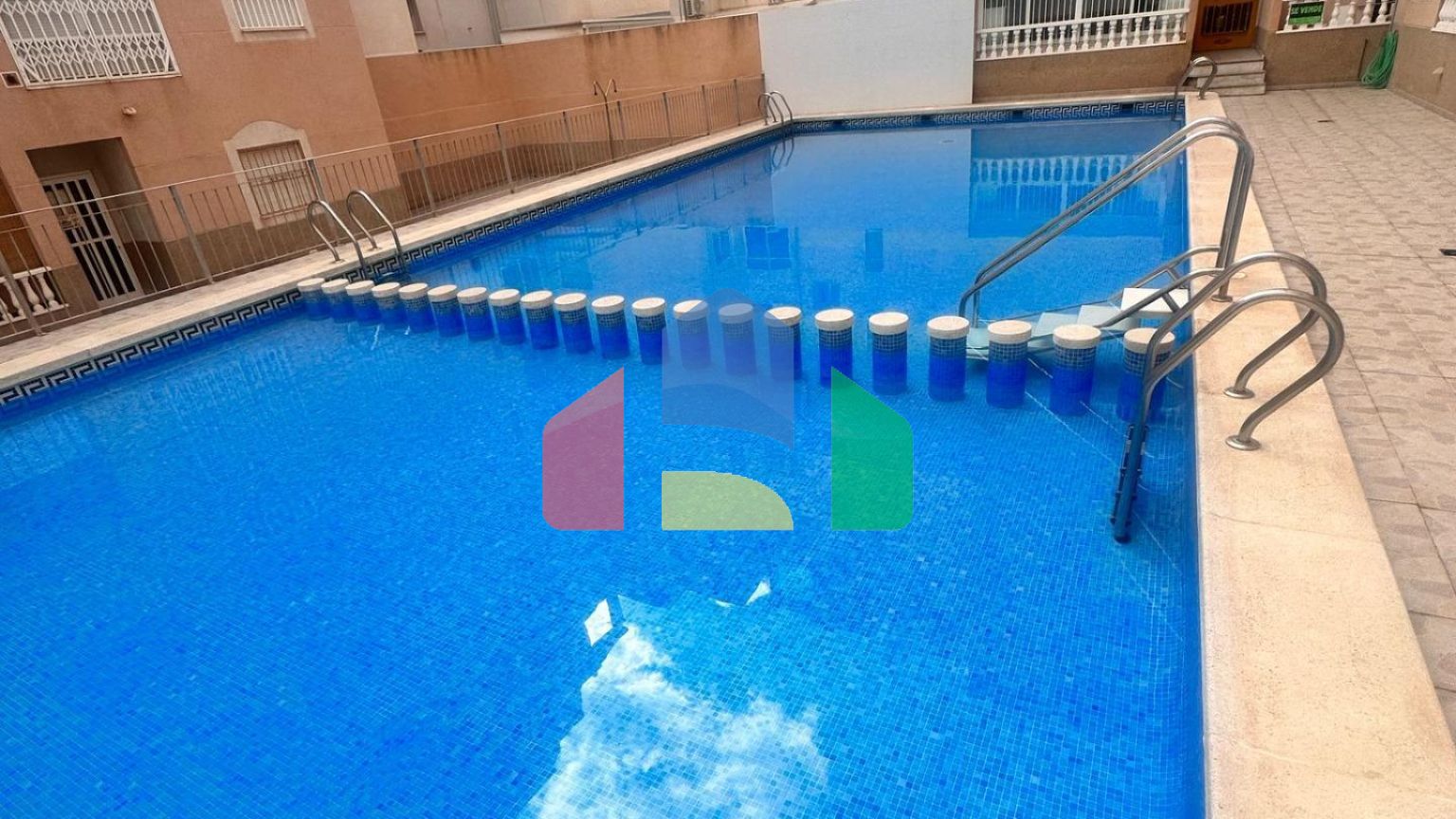 Квартира с бассейном и новым ремонтом: 2 спальни, 500 м. с пляжа