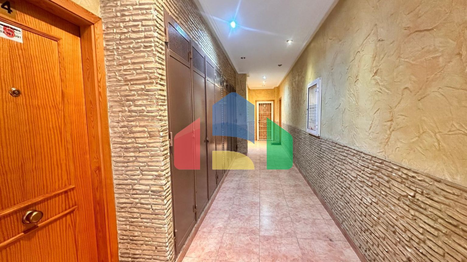 Квартира с бассейном и новым ремонтом: 2 спальни, 500 м. с пляжа