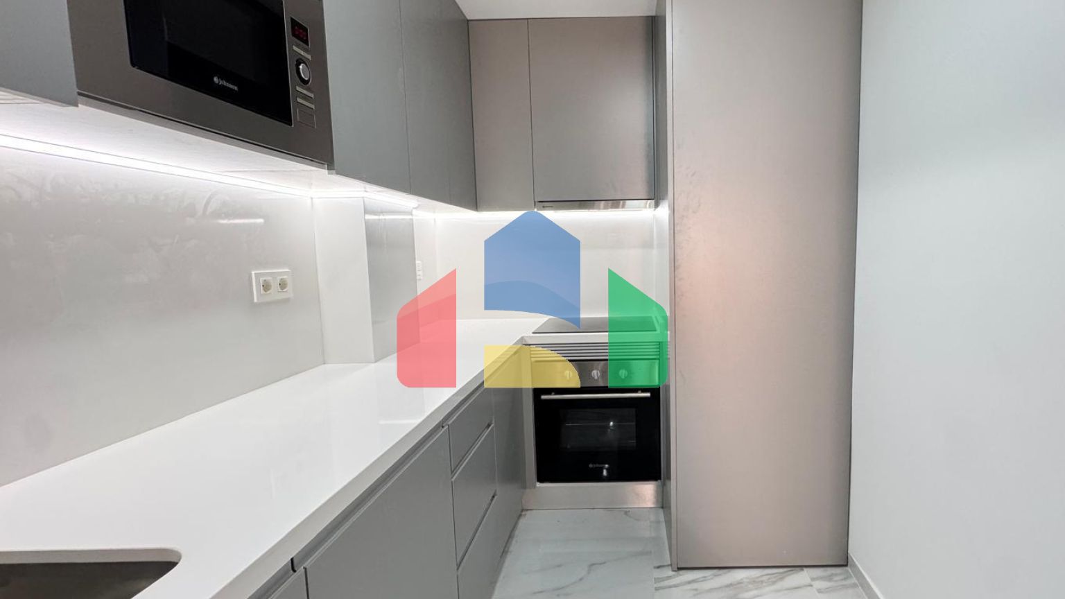 НОВЫЕ АПАРТАМЕНТЫ В КОМПЛЕКСЕ «АЛЕГРИЯ 22» 2 СПАЛЬНИ. 2 ВАННЫЕ КОМНАТЫ. ГАРАЖ. ЗОНА БАРБЕКЮ.