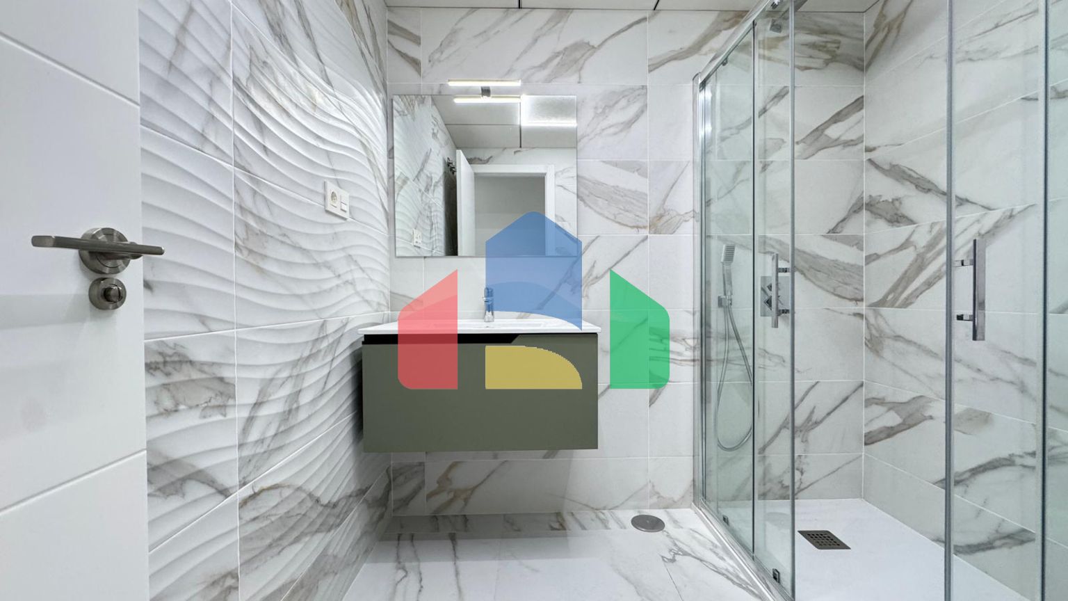 НОВЫЕ АПАРТАМЕНТЫ В КОМПЛЕКСЕ «АЛЕГРИЯ 22» 2 СПАЛЬНИ. 2 ВАННЫЕ КОМНАТЫ. ГАРАЖ. ЗОНА БАРБЕКЮ.