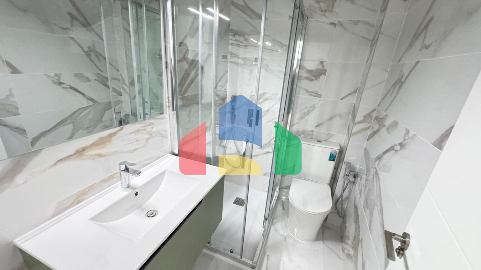 НОВЫЕ АПАРТАМЕНТЫ В КОМПЛЕКСЕ «АЛЕГРИЯ 22» 2 СПАЛЬНИ. 2 ВАННЫЕ КОМНАТЫ. ГАРАЖ. ЗОНА БАРБЕКЮ.