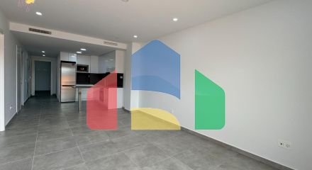 Квартира в доме 2025 года – всего в 200 метрах от пляжа Дель Кура, в стоимость включены гараж и клад