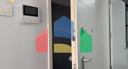 Квартира в доме 2025 года – всего в 200 метрах от пляжа Дель Кура, в стоимость включены гараж и клад