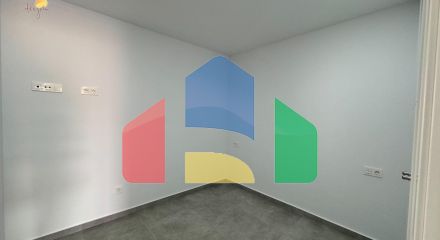 Квартира в доме 2025 года – всего в 200 метрах от пляжа Дель Кура, в стоимость включены гараж и клад