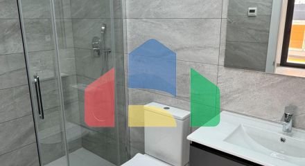 Квартира в доме 2025 года – всего в 200 метрах от пляжа Дель Кура, в стоимость включены гараж и клад