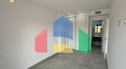 Квартира в доме 2025 года – всего в 200 метрах от пляжа Дель Кура, в стоимость включены гараж и клад