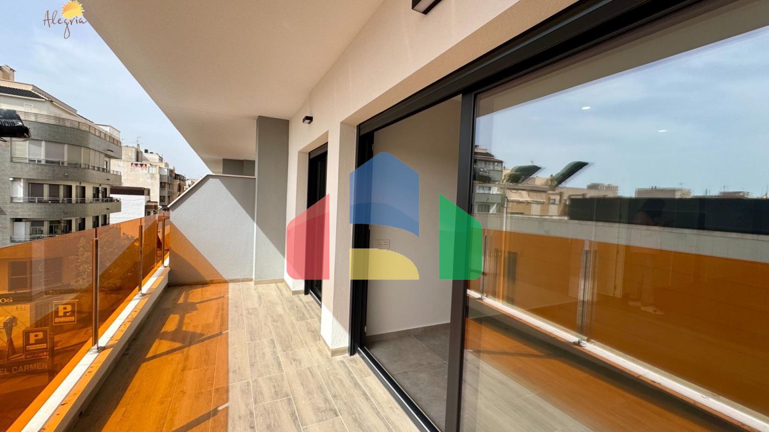 Квартира в доме 2025 года – всего в 200 метрах от пляжа Дель Кура, в стоимость включены гараж и клад