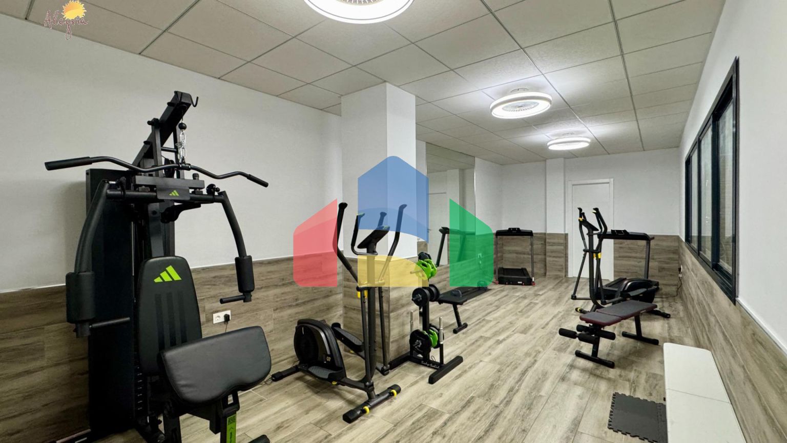 Квартира в доме 2025 года – всего в 200 метрах от пляжа Дель Кура, в стоимость включены гараж и клад