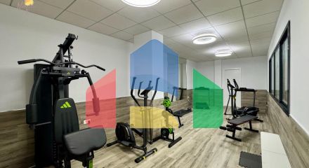 Квартира в доме 2025 года – всего в 200 метрах от пляжа Дель Кура, в стоимость включены гараж и клад