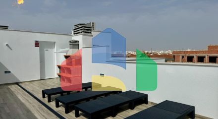 Квартира в доме 2025 года – всего в 200 метрах от пляжа Дель Кура, в стоимость включены гараж и клад