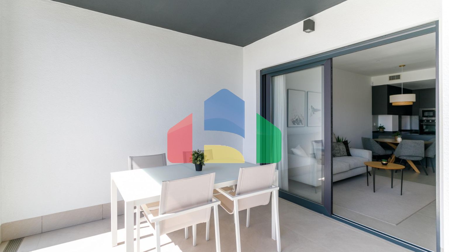 НОВАЯ ЗАКРЫТАЯ УРБАНИЗАЦИЯ В ТОРРЕВЬЕХЕ ВСЕГО В 700 М ОТ ПЛЯЖА