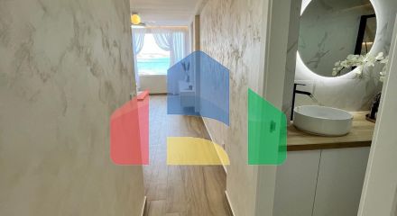 APARTAMENTO DE LUJO . EN PRIMERA LINEA CON VISTAS AL MAR