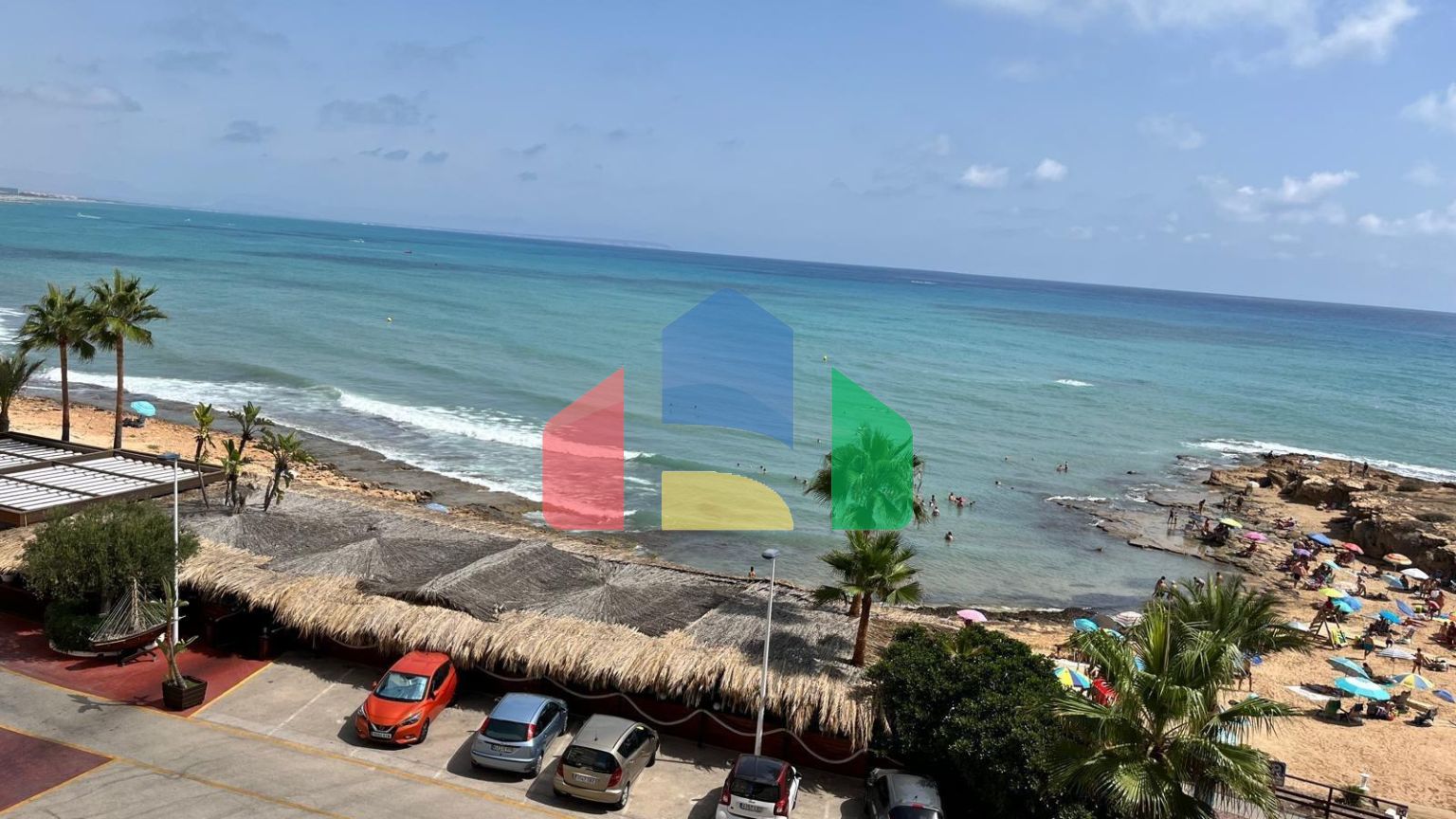 APARTAMENTO DE LUJO . EN PRIMERA LINEA CON VISTAS AL MAR