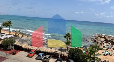 APARTAMENTO DE LUJO . EN PRIMERA LINEA CON VISTAS AL MAR