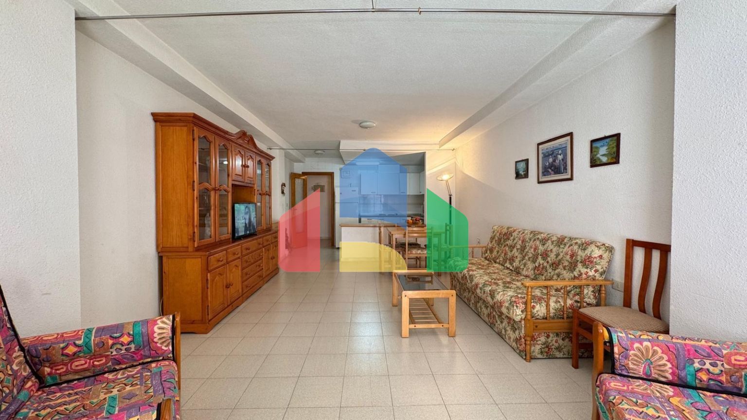 ПРОСТОРНЫЕ АПАРТАМЕНТЫ 99 М2 В 350 МЕТРАХ ОТ ПЛЯЖА. 2 СПАЛЬНИ. 1 ВАННАЯ КОМНАТА.