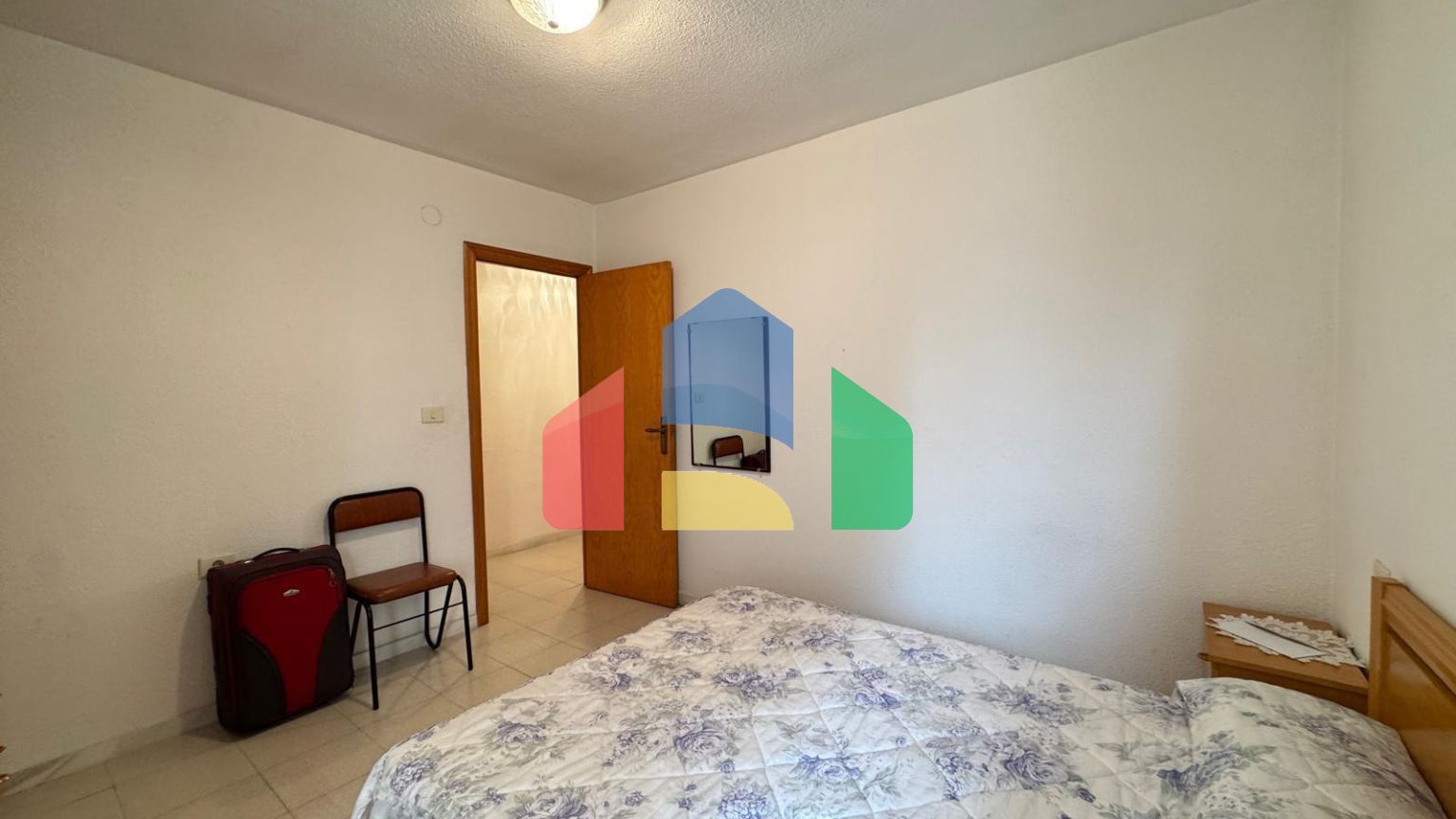 ПРОСТОРНЫЕ АПАРТАМЕНТЫ 99 М2 В 350 МЕТРАХ ОТ ПЛЯЖА. 2 СПАЛЬНИ. 1 ВАННАЯ КОМНАТА.