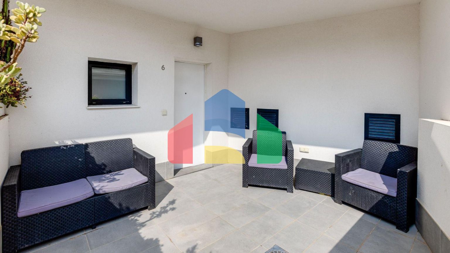 Продажа квартиры на первом этаже рядом с пляжем Ла Мата