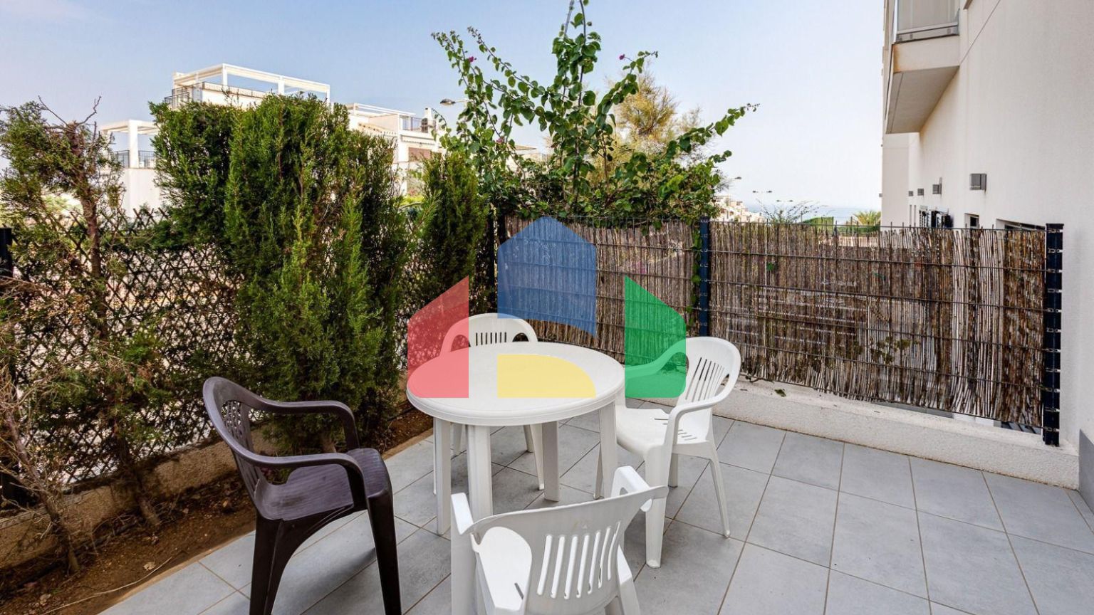 Продажа квартиры на первом этаже рядом с пляжем Ла Мата