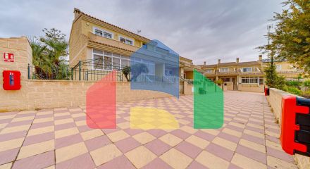 Большой угловой двухквартирный дом с видом на море, район Лос-Альтос