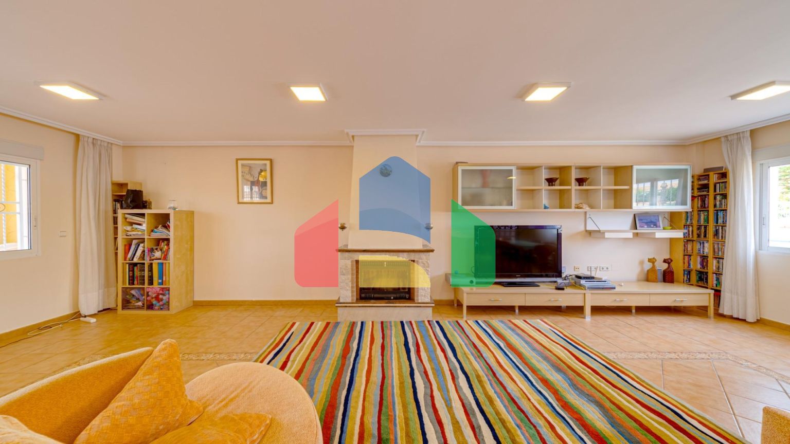 Большой угловой двухквартирный дом с видом на море, район Лос-Альтос