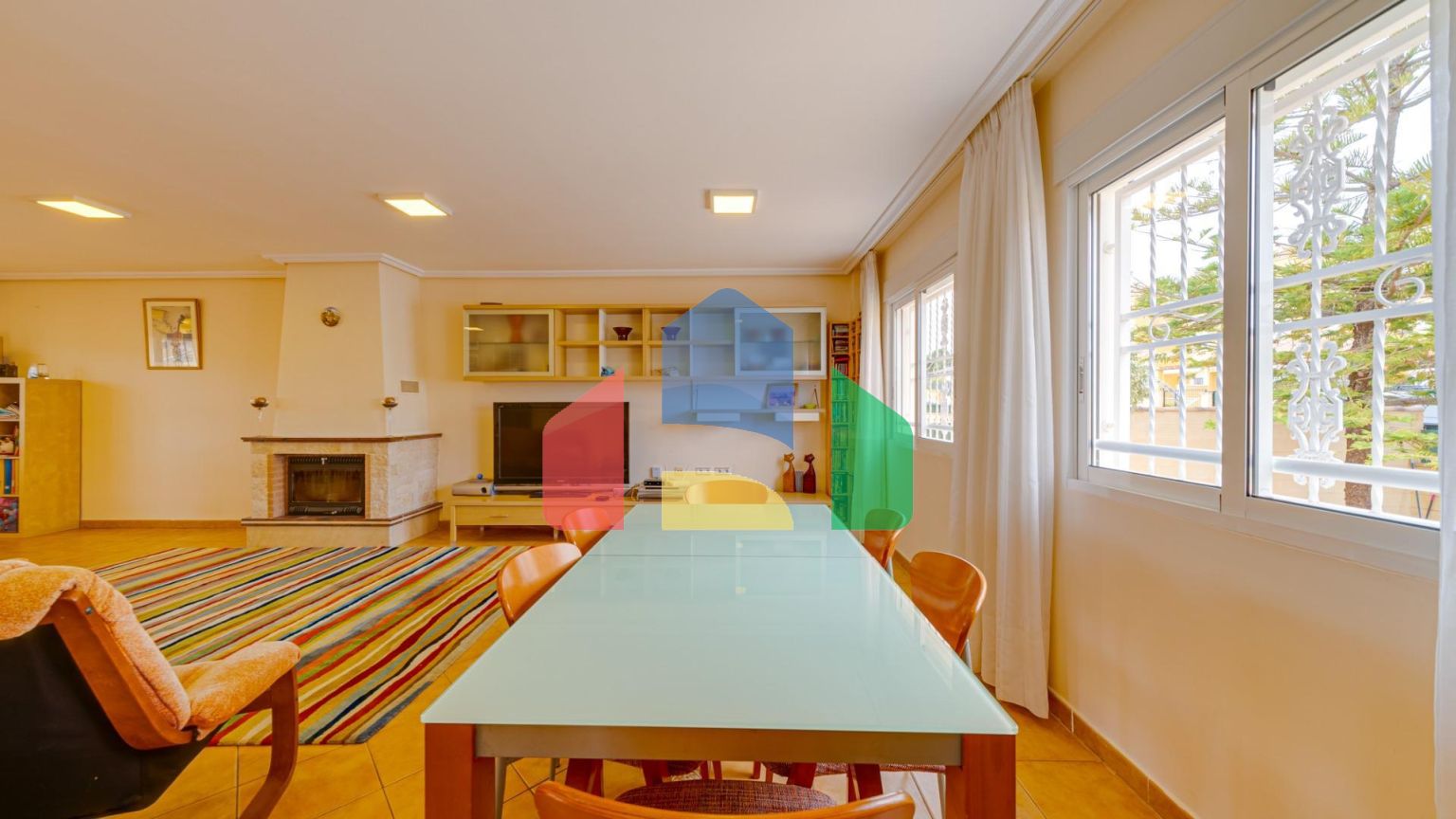 Большой угловой двухквартирный дом с видом на море, район Лос-Альтос