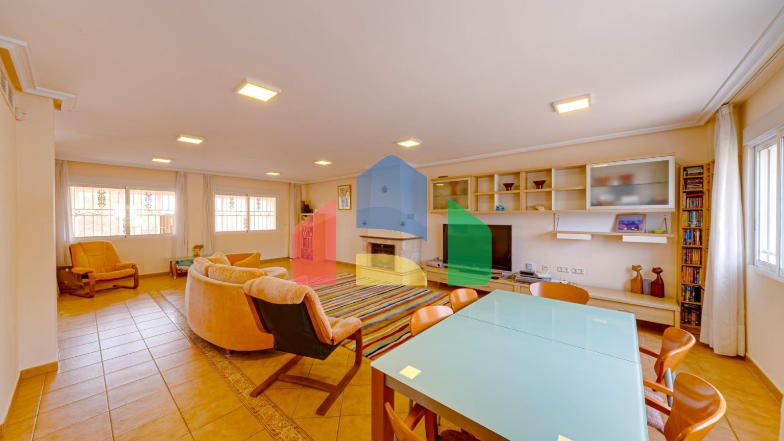 Большой угловой двухквартирный дом с видом на море, район Лос-Альтос