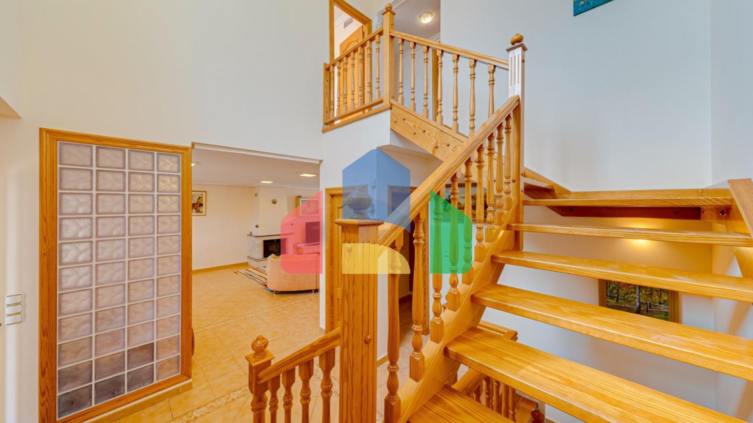 Большой угловой двухквартирный дом с видом на море, район Лос-Альтос