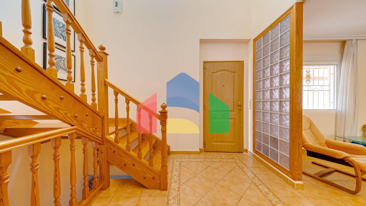 Большой угловой двухквартирный дом с видом на море, район Лос-Альтос