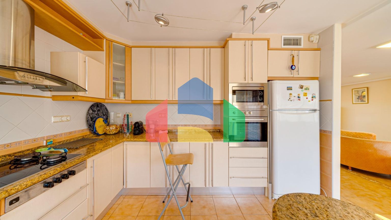 Большой угловой двухквартирный дом с видом на море, район Лос-Альтос