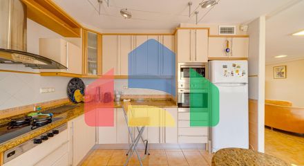 Большой угловой двухквартирный дом с видом на море, район Лос-Альтос