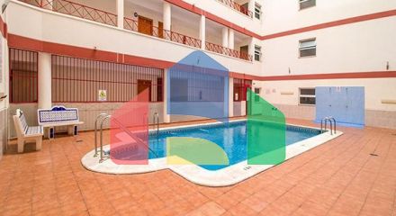 Great Opportunity in Torrevieja – Two-Bedroom Apartment with Communal Pool, Steps from the Park and the Beach