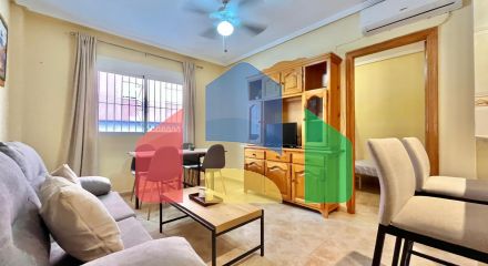Great Opportunity in Torrevieja – Two-Bedroom Apartment with Communal Pool, Steps from the Park and the Beach
