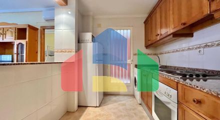 Great Opportunity in Torrevieja – Two-Bedroom Apartment with Communal Pool, Steps from the Park and the Beach