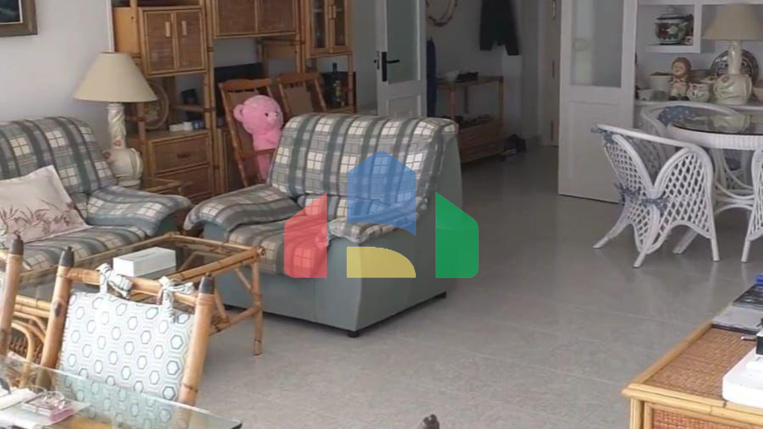 АПАРТАМЕНТЫ С ПРЯМЫМ И БОКОВЫМ ВИДОМ НА МОРЕ. 4 СПАЛЬНИ. 2 ВАННЫЕ КОМНАТЫ. ГАРАЖ+КЛАДОВКА.