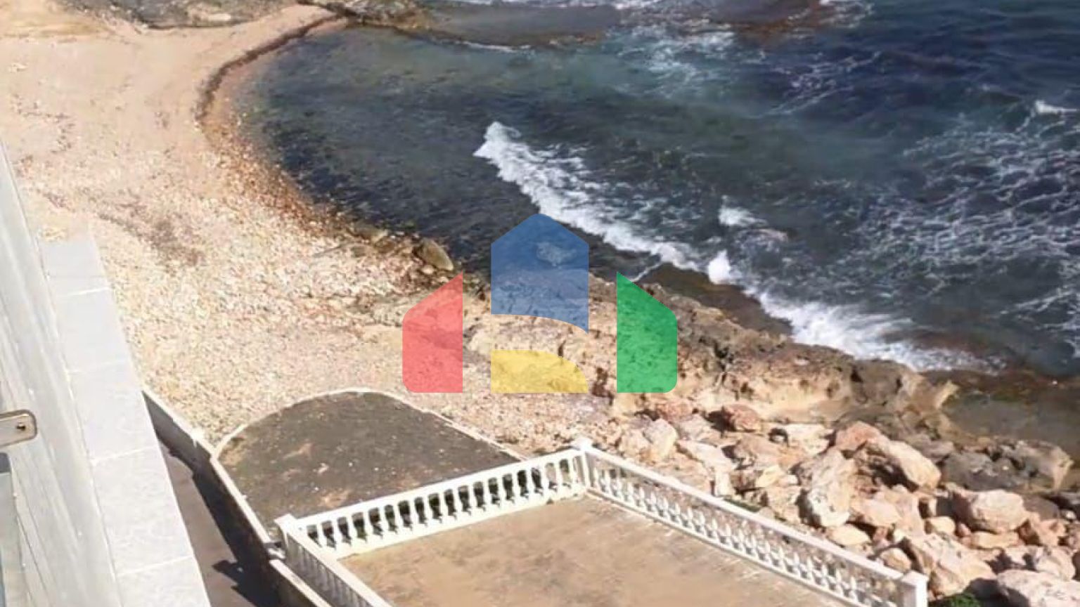 АПАРТАМЕНТЫ С ПРЯМЫМ И БОКОВЫМ ВИДОМ НА МОРЕ. 4 СПАЛЬНИ. 2 ВАННЫЕ КОМНАТЫ. ГАРАЖ+КЛАДОВКА.