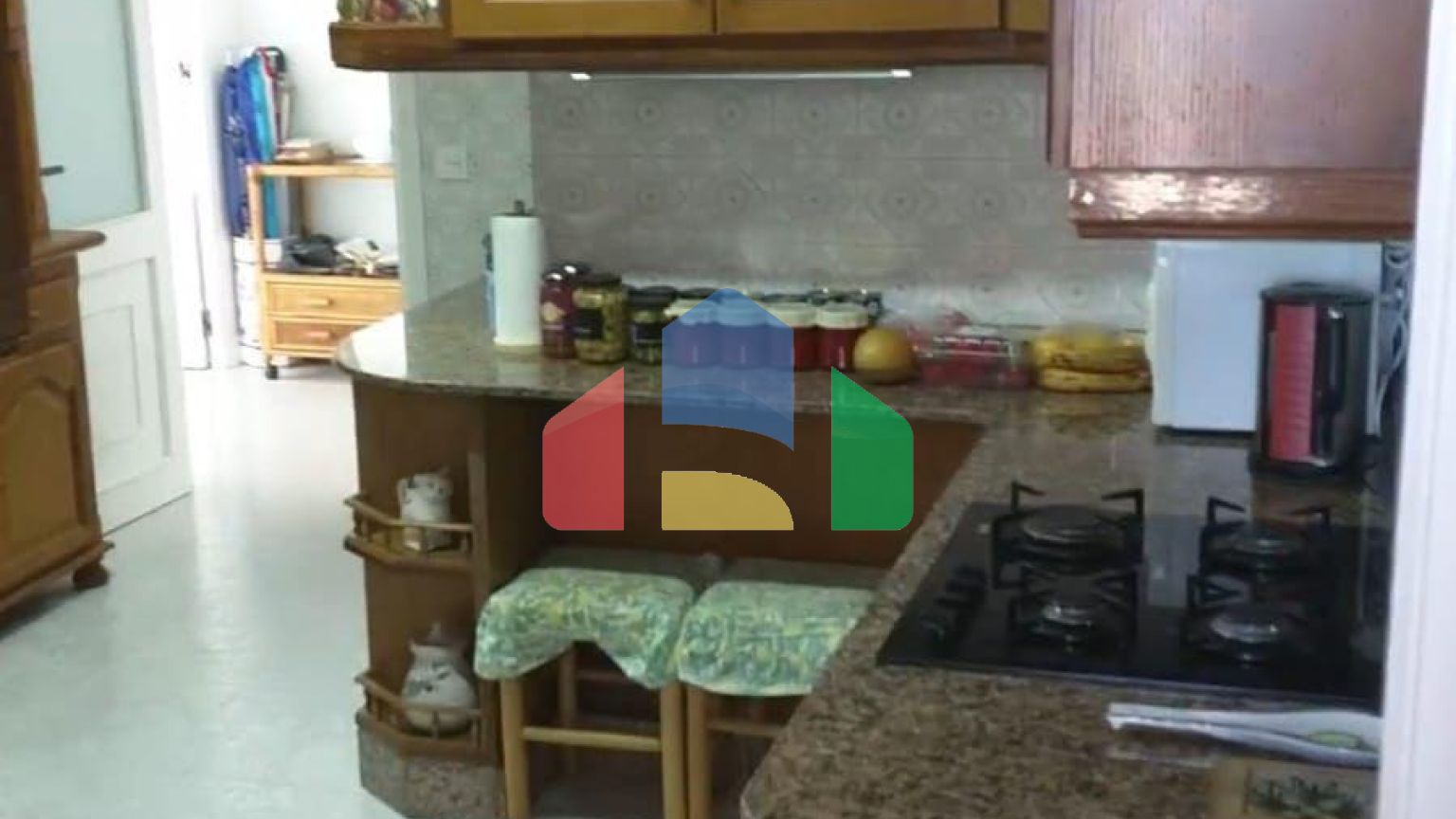 АПАРТАМЕНТЫ С ПРЯМЫМ И БОКОВЫМ ВИДОМ НА МОРЕ. 4 СПАЛЬНИ. 2 ВАННЫЕ КОМНАТЫ. ГАРАЖ+КЛАДОВКА.