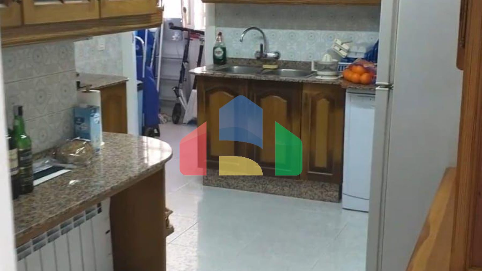 АПАРТАМЕНТЫ С ПРЯМЫМ И БОКОВЫМ ВИДОМ НА МОРЕ. 4 СПАЛЬНИ. 2 ВАННЫЕ КОМНАТЫ. ГАРАЖ+КЛАДОВКА.