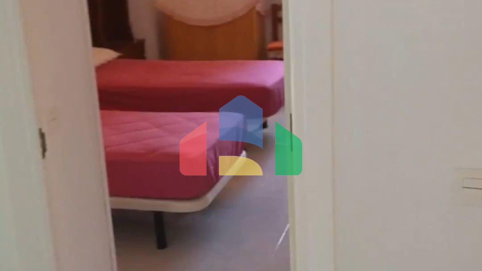 АПАРТАМЕНТЫ С ПРЯМЫМ И БОКОВЫМ ВИДОМ НА МОРЕ. 4 СПАЛЬНИ. 2 ВАННЫЕ КОМНАТЫ. ГАРАЖ+КЛАДОВКА.