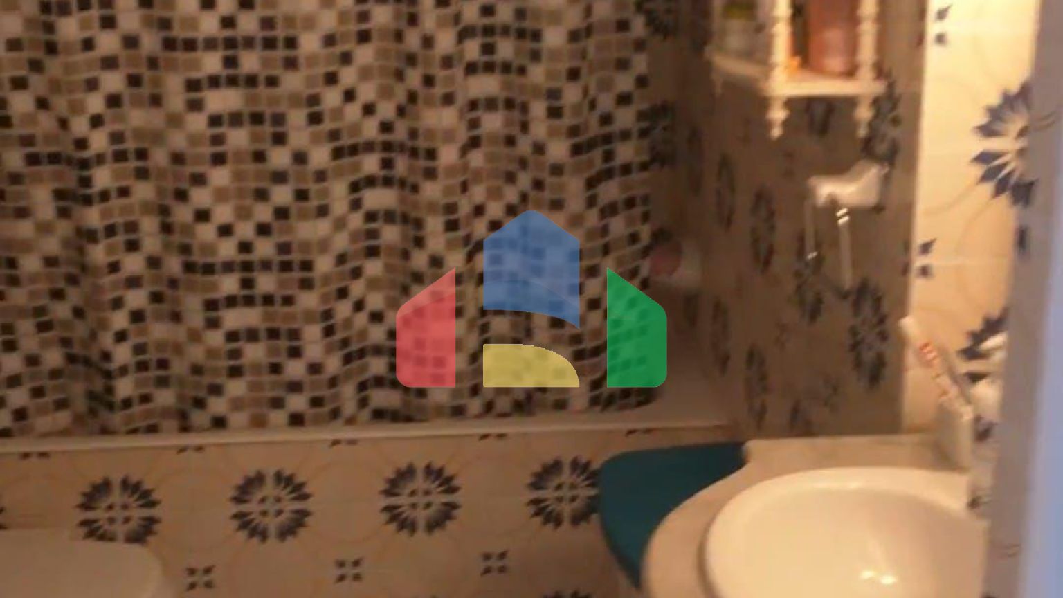 АПАРТАМЕНТЫ С ПРЯМЫМ И БОКОВЫМ ВИДОМ НА МОРЕ. 4 СПАЛЬНИ. 2 ВАННЫЕ КОМНАТЫ. ГАРАЖ+КЛАДОВКА.