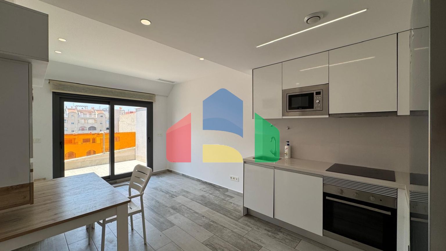 ПЕНТХАУС В КОМПЛЕКСЕ ALEGRIA XI С ПРИВАТНЫМ СОЛЯРИЕМ 35 М2. 1 СПАЛЬНЯ. 1 ВАННАЯ КОМНАТА. 46 М2. БАССЕЙН. ПЛЯЖ В 450 М.