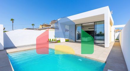 Одноэтажные виллы с частным бассейном в Торревьехе Одноэтажные виллы с частным бассейном в Торревьехе