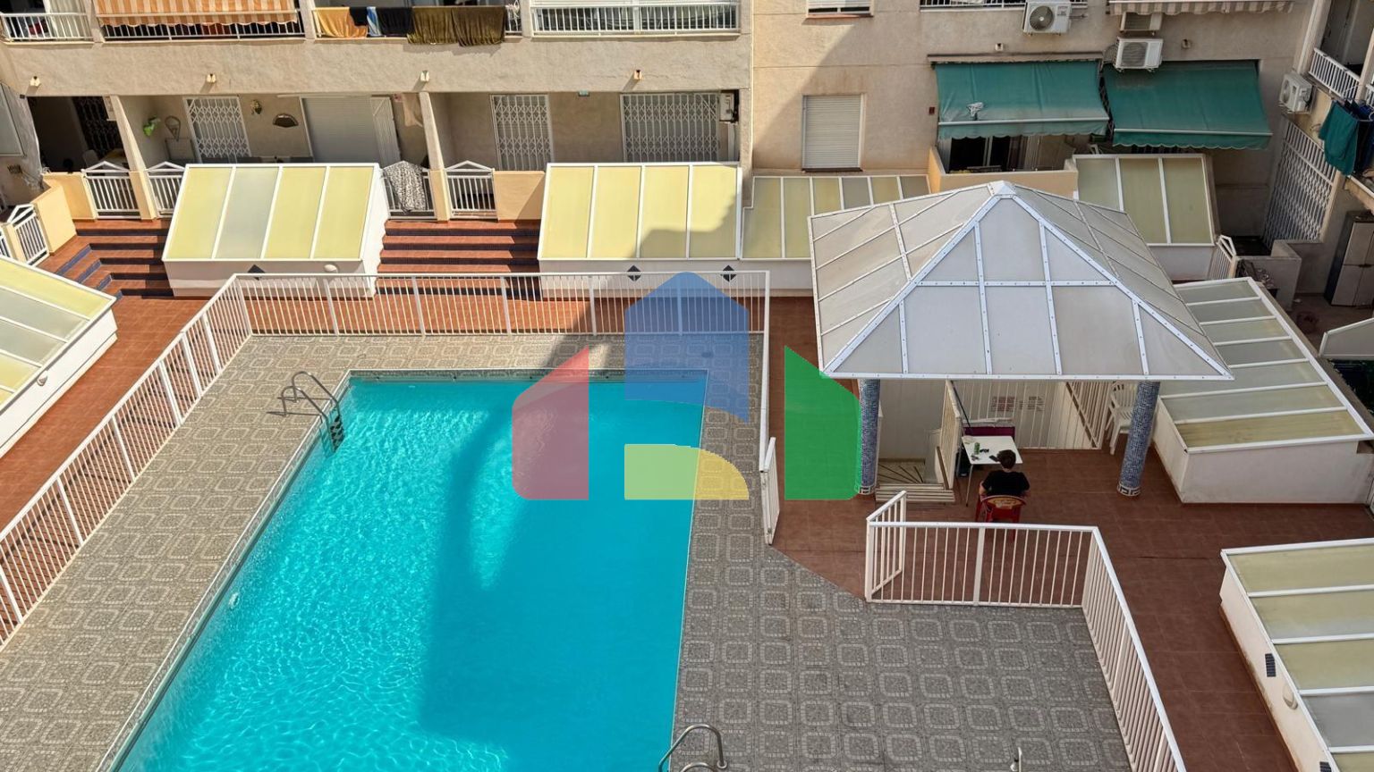 СТУДИЯ В 250 МЕТРАХ ОТ ПЛЯЖА ЛОС ЛОКОС. 25 М2. С БАССЕЙНОМ ОБЩЕГО ПОЛЬЗОВАНИЯ.