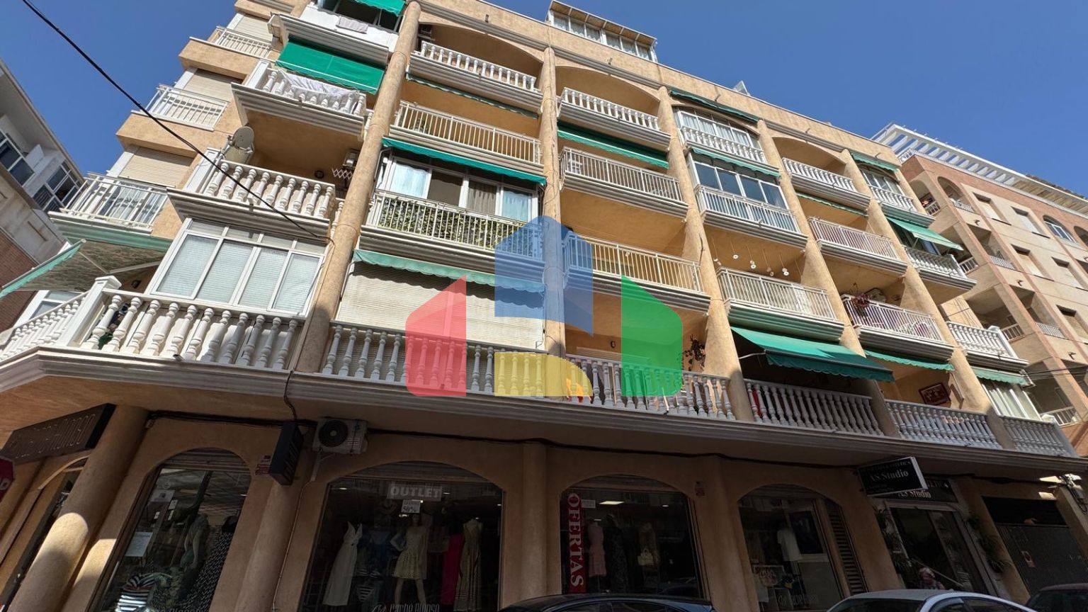 СТУДИЯ В 250 МЕТРАХ ОТ ПЛЯЖА ЛОС ЛОКОС. 25 М2. С БАССЕЙНОМ ОБЩЕГО ПОЛЬЗОВАНИЯ.