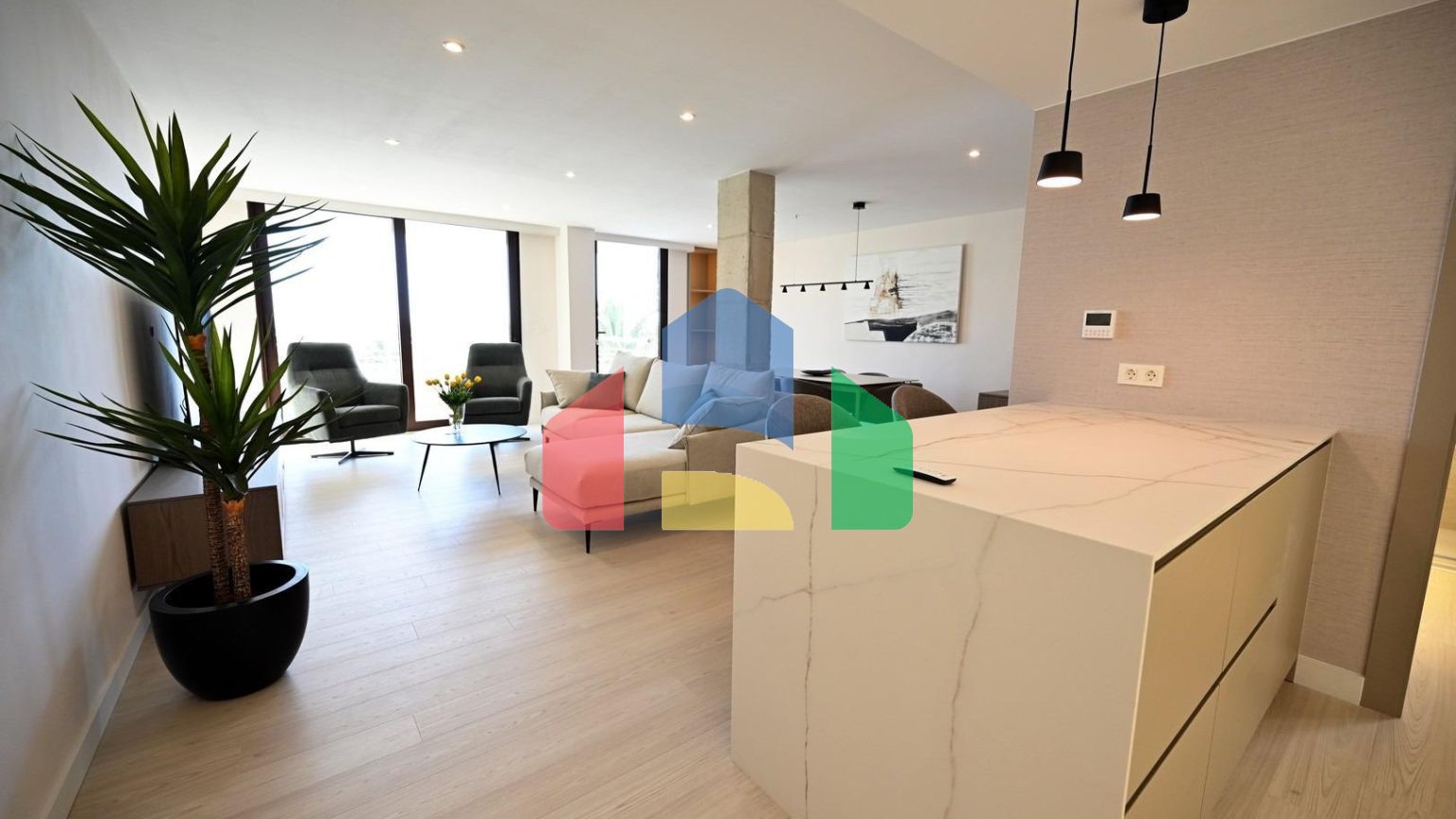 Роскошная квартира на первой линии с прямым видом на море, 3 спальни, 2 ванные комнаты