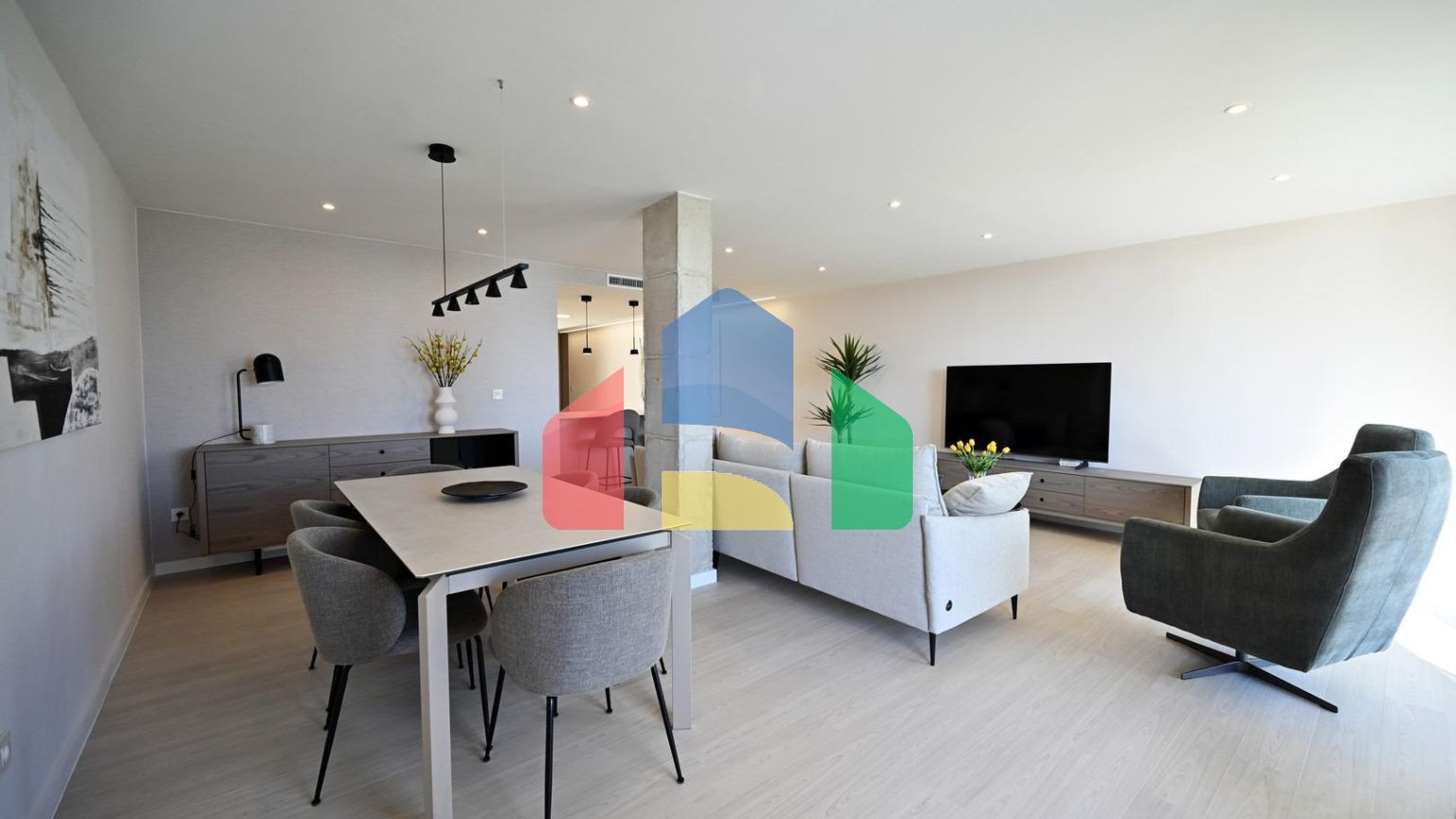 Роскошная квартира на первой линии с прямым видом на море, 3 спальни, 2 ванные комнаты