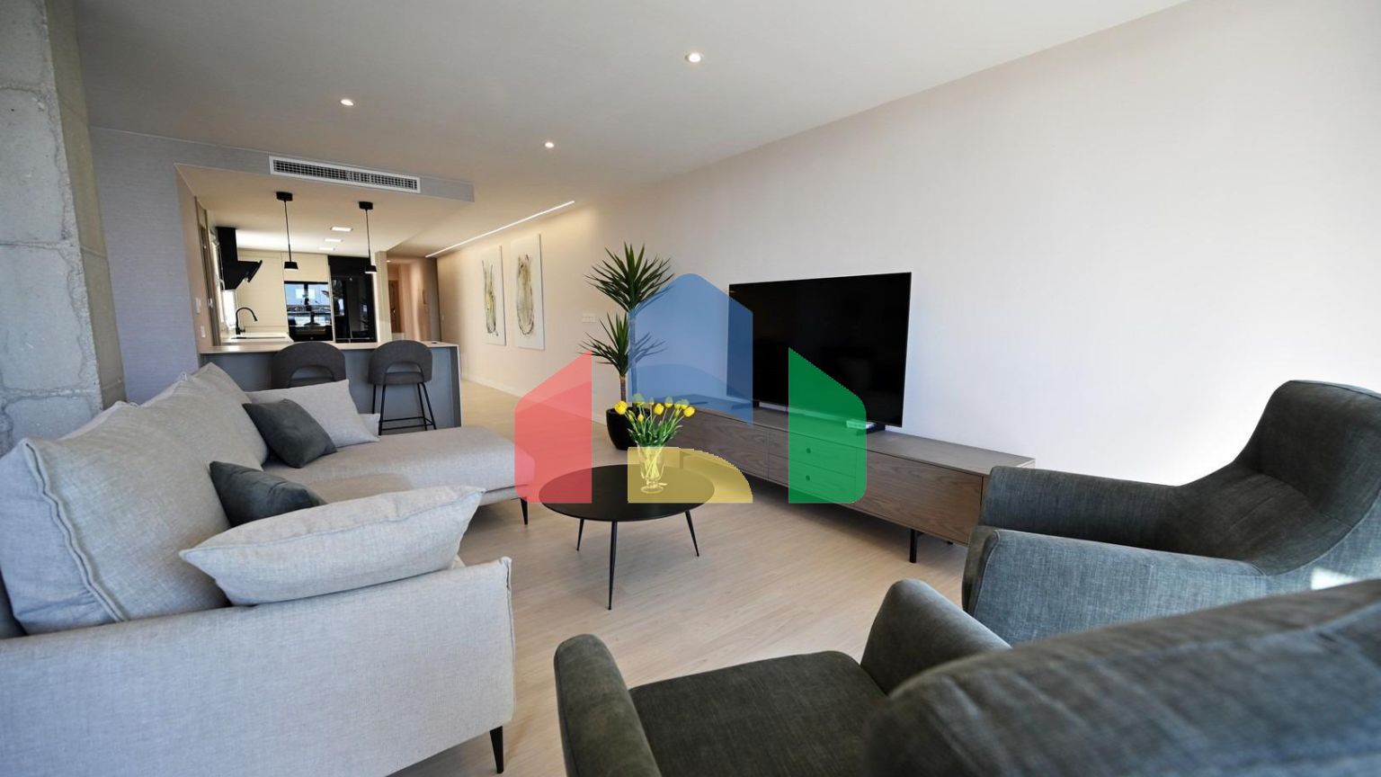 Роскошная квартира на первой линии с прямым видом на море, 3 спальни, 2 ванные комнаты