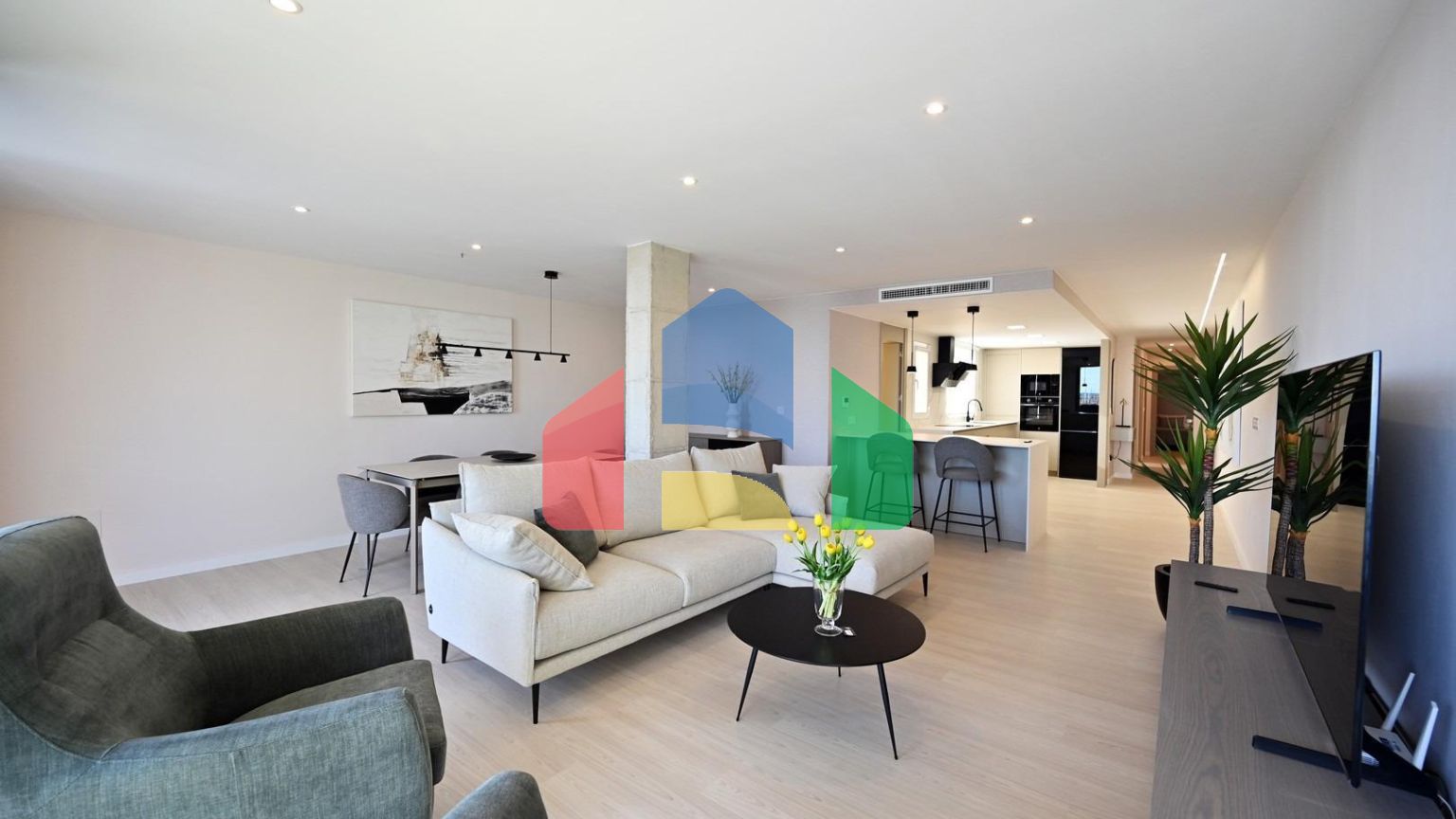 Роскошная квартира на первой линии с прямым видом на море, 3 спальни, 2 ванные комнаты