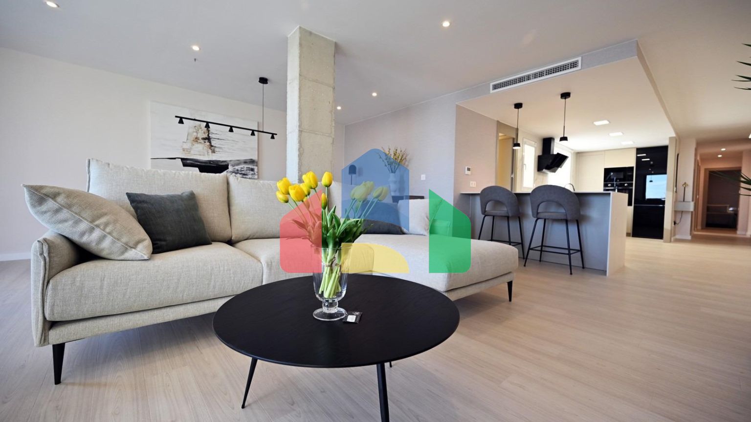 Роскошная квартира на первой линии с прямым видом на море, 3 спальни, 2 ванные комнаты