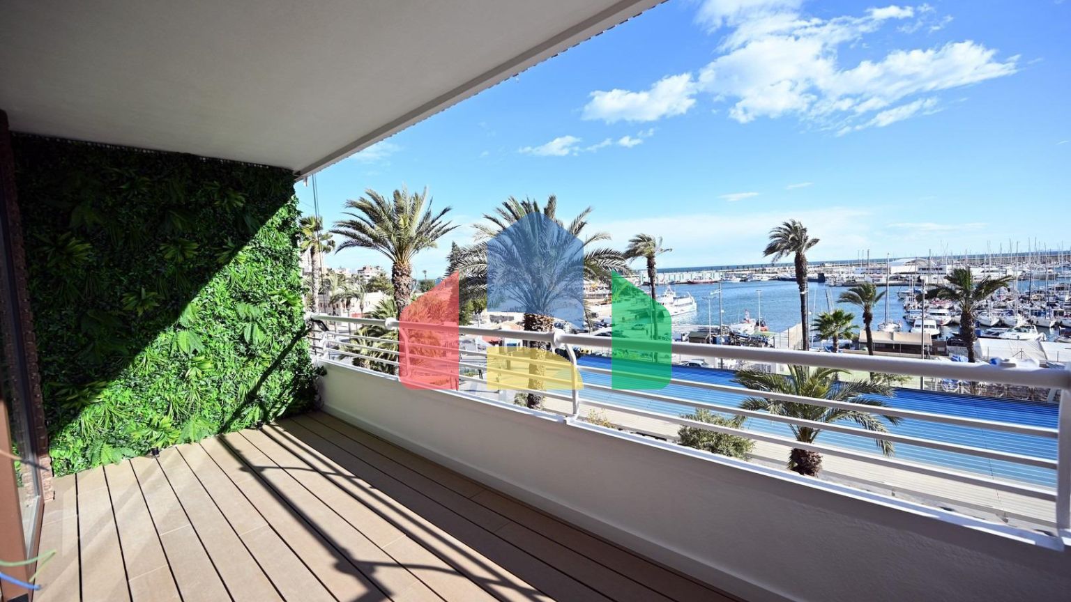 Роскошная квартира на первой линии с прямым видом на море, 3 спальни, 2 ванные комнаты